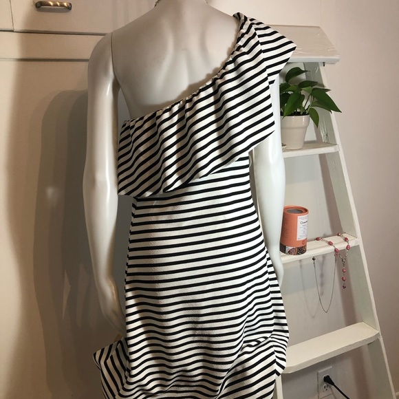 Belle robe pour le voyage ou l’été 🌷🌸❤️ - Picture 2 of 8